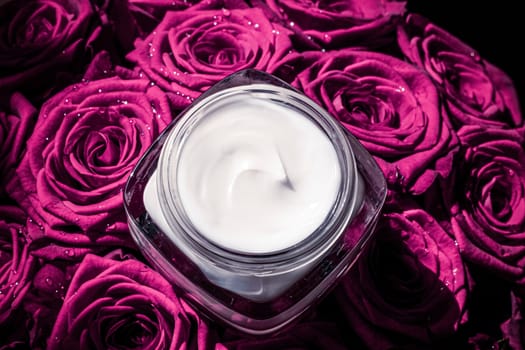 Luxe cosmetics, branding and anti-age concept - Face cream skin moisturizer on pink roses flowers, luxury skincare cosmetic product on floral background as beauty brand holiday flatlay design