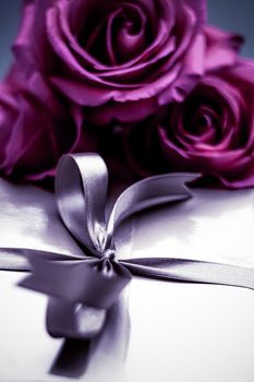 Luxurious design, shop sale promotion and happy surprise concept - Luxury holiday silver gift box and pink roses as Christmas, Valentines Day or birthday present