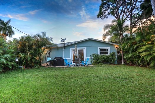 Green backyard of a small beach bungalow in tropical Naples, Florida