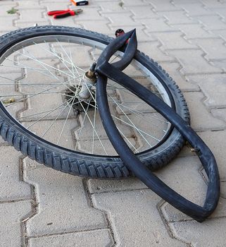 repairing a bicycle tire, repairing a flat tire,