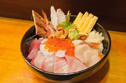 Full bowl of fresh Japanese seafood platter on rice