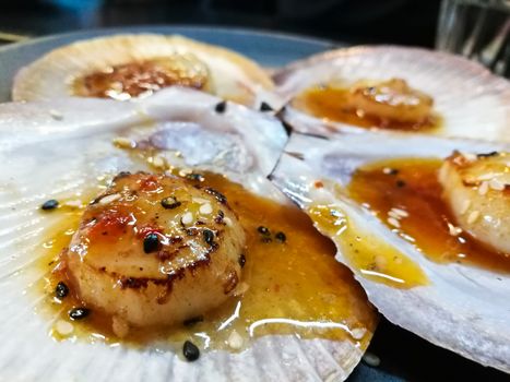 Giant grilled fresh Tasmanian scallops with fresh butter