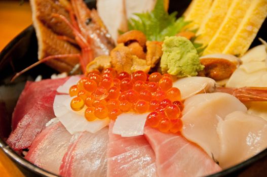 Full bowl of fresh Japanese seafood platter on rice with orange salmon roe