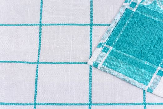 The edge of a tissue napkin with a white-green pattern is wrapped in an angle to the middle