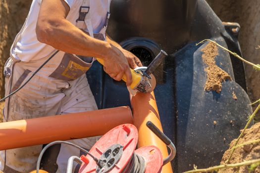 building a rainwater drainage to the collection container with the help of a plastic pipe.