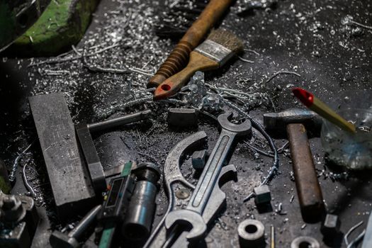 set of tools covered with aluminium metal swarf on machinery milling worker table.