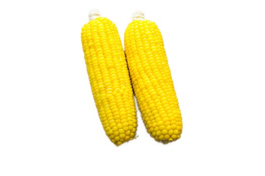 Boiled corn on a plate.