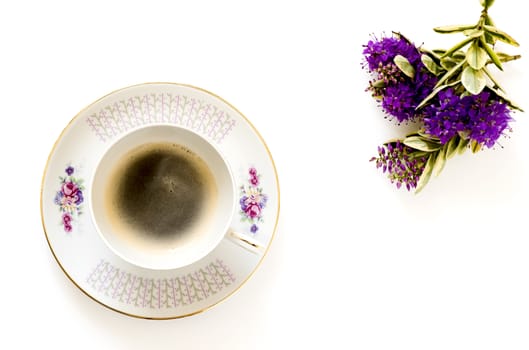 Presentation of a cup of coffee with floral decorations