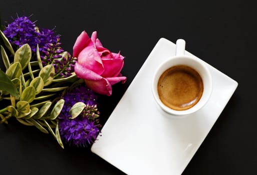 Presentation of a cup of coffee with floral decorations