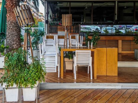 Hellenic government orders Greek bar restaurants remain closed to prevent COVID-19.
