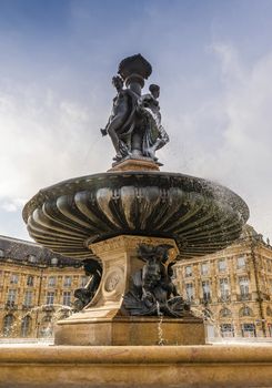 In 1828, the city erected a modest fountain, in the shape of a pink marble column surmounted by a white marquee and a globe, on the site of the equestrian statue. In 1869, it was replaced by the current “Three Graces fountain” representing Aglaé, Euphrosyne and Thalie, daughters of Zeus, drawn by Louis Visconti, sculpted by Charles Gumery and cast by the Thiébaut Frères foundry.