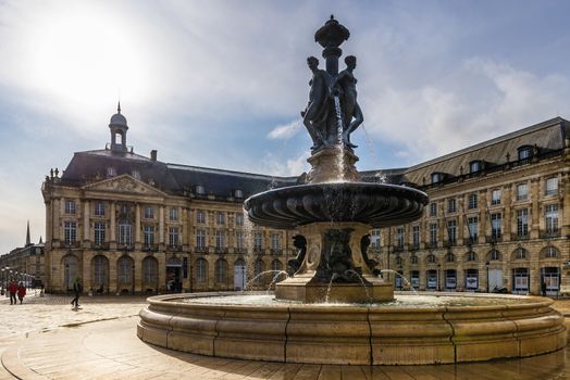 World capital of wine, with its prestigious chateaux and vineyards of Bordeaux, which adorn the hillsides of the Gironde, the city is also considered to be one of the centers of gastronomy, and of business tourism, for the organization of international congresses .