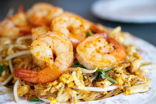 Fried noodle Thai style with prawns