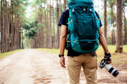 Travelers carrying backpacks and travel in the winter.