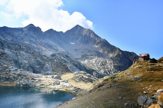 The Amici hut, a small refuge near Lake Brama, under Mount Mars