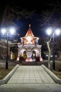 The Triumphal Arch of the Tsarevich in Vladivostok at night.