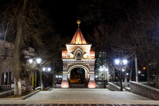 The Triumphal Arch of the Tsarevich in Vladivostok at night.