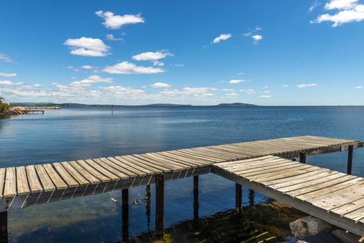 The Thau pond is the largest body of water in the Occitanie region. It has an area of approximately 7,500 hectares and an average depth of five meters (the deepest point being the source of the Vise, also called the Bisse hole, which reaches a depth of 32 m).