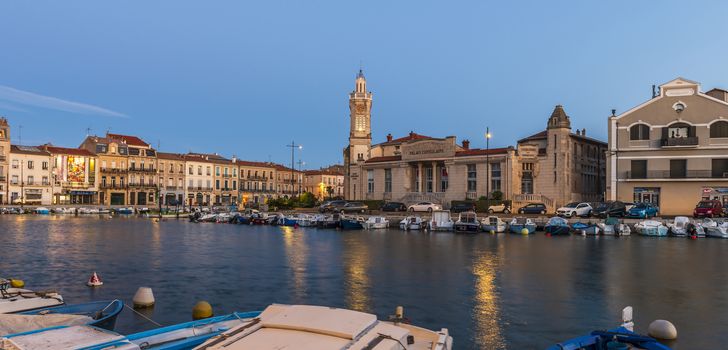 Canals that crisscross the city, Mont Saint Clair offering an exceptional panorama to the Pyrenees, a fishing port in the city center, 12 km of sandy beaches.