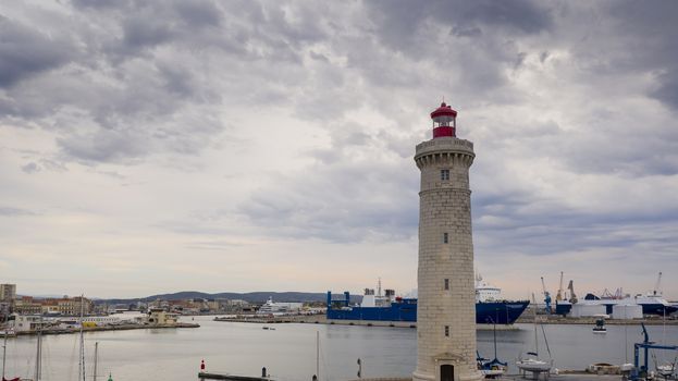 It is bordered by the Thau lagoon, a saltwater lagoon which is home to various animal species. Along a narrow isthmus, the Mediterranean coast of Sète is made up of sandy beaches. The summit of Mont Saint-Clair offers a view of the city, also called the 'Venice of Languedoc' because of its network of canals.