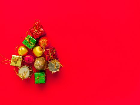 Christmas tree decorations, gift boxes, ball drop
On a red background To beautify the Christmas tree