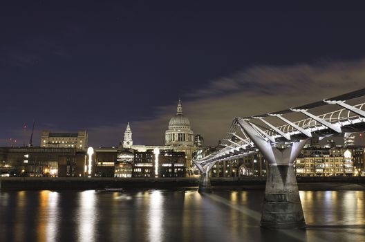 Photo of Saint Paul's Cathedral at Night