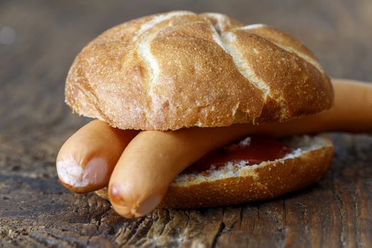 frankfurter sausages in a bun