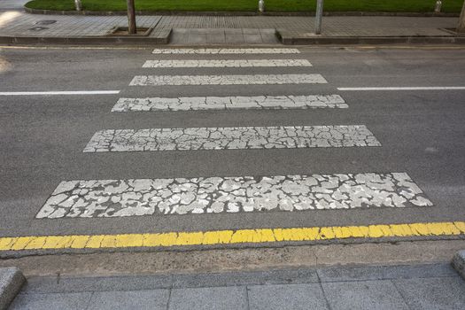 On the roadway of the city street is marked the pedestrian crossing
