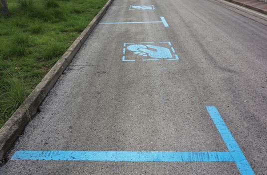 On the roadway of the motorway there is a sign "Paid parking"