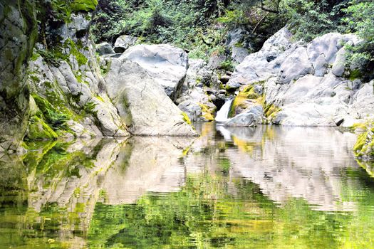 Small lake formed by the waters of the stream