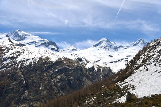 Overview of the Gran Paradiso massif, seen from the Valsavaranche