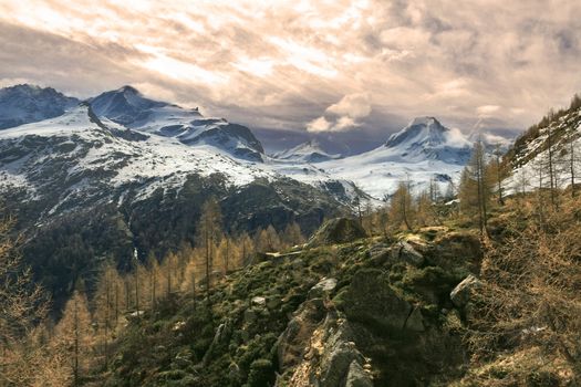 Overview of the Gran Paradiso massif, seen from the Valsavaranche