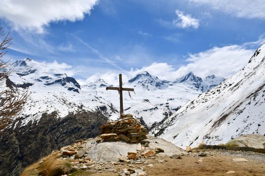 Overview of the Gran Paradiso massif, seen from the Valsavaranche