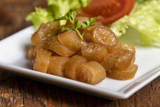 closeup of a cochayuyo salad with tomato