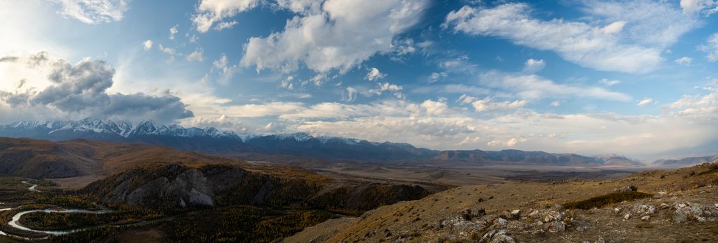 Panorama is the Altai, a mountain river flowing between the Altai mountains and the nature of the area.