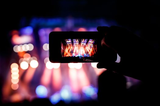 Stream online live concert to social networks from music show