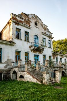 The stairs to the porch of the ruined palace