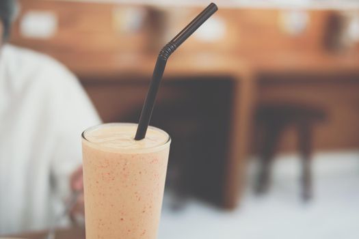 mango banana goji berry oats honey yogurt smoothie