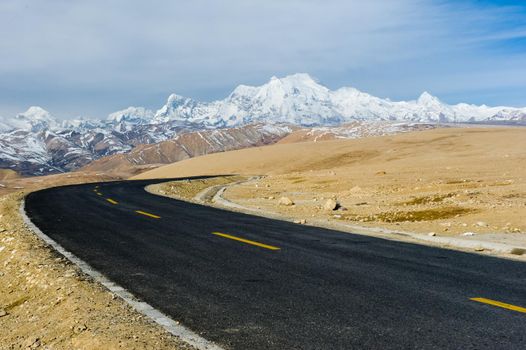 Asphalt road in Tibet. The track in the Himalayas.