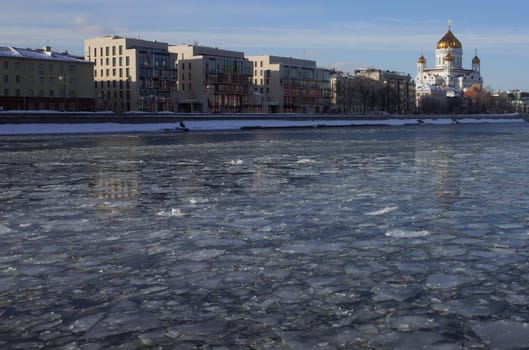 Spring ice drift on the Moscow river on a clear Sunny day. Cathedral Of Christ The Saviour.