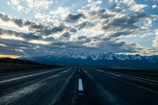 Asphalt road to the mountains. Mountain track on the Altai.