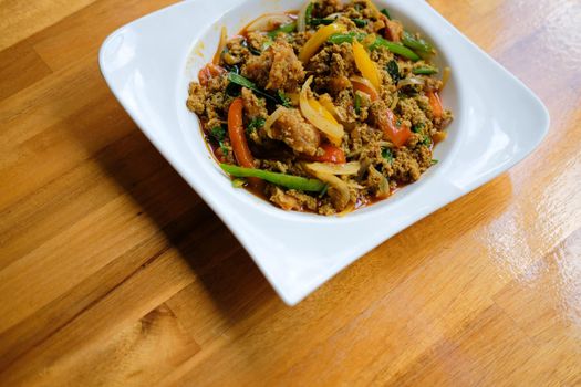 soft shell crab stir fried with curry powder paste, bell pepper, onion and vegetable