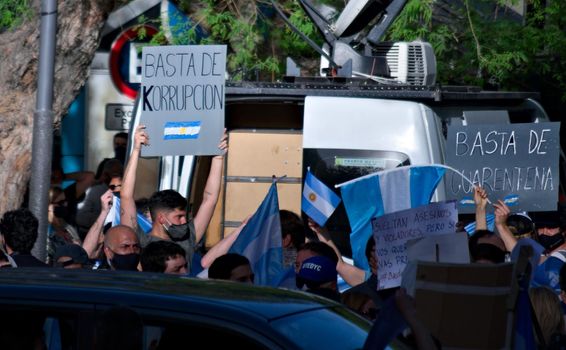 2020-10-12, Mendoza, Argentina: During a protest against national government, a man holds a sign that reads "No more Korruption", intentionally misspelled to refer to the vicepresident Cristina Kirchner.