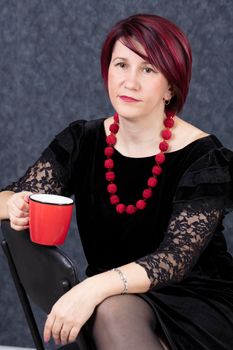 Middle-aged woman with a red cup.