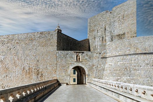 Croatia. South Dalmatia. Defensive wall of the old city of Dubrovnik, entrance via a bridge over an arch.