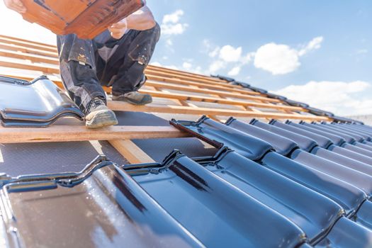 production of roofs from ceramic fired tiles on a family house.