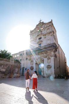 couple men and woman on citytrip, Ortigia in Syracuse Sicily Italy in the Morning. Travel Photography from Syracuse, Italy on the island of Sicily. 