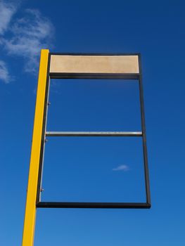 Bus timetable without indications, two rectangles frame the sky.