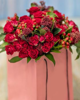 Golden rose bouquet in the box close up