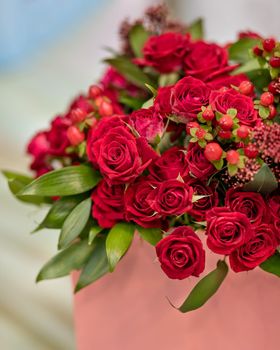 Golden rose bouquet in the box close up